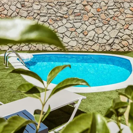 Lagoon Luxury Suites Aparthotel