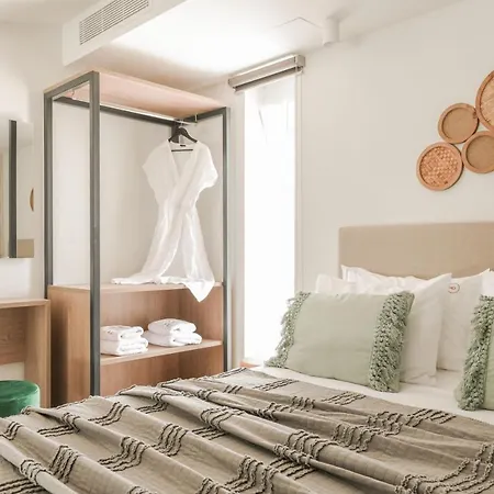 Lagoon Luxury Suites Ξενοδοχείο με διαμερίσματα *